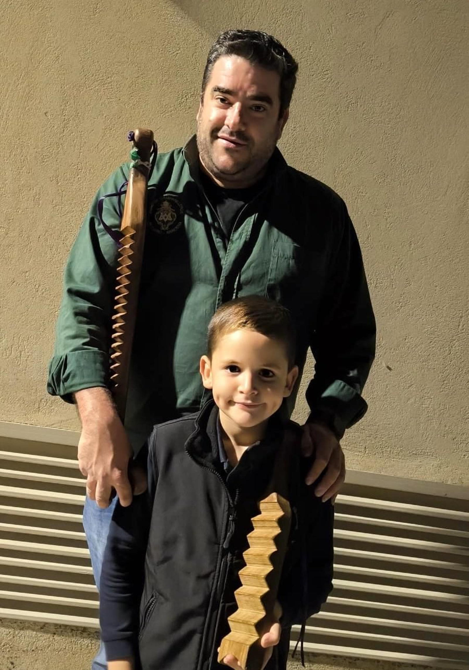 Miguel junto a su hijo