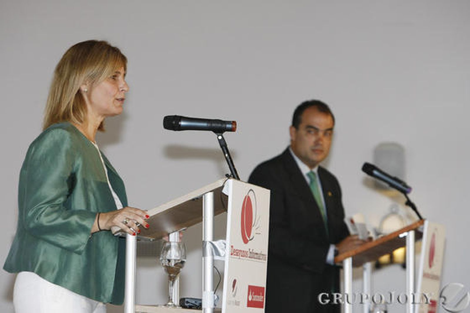 La alcaldesa de Jerez, María José García-Pelayo, responde a las preguntas del director de Diario de Jerez, David Fernández.  Foto: Aranda / Pascual