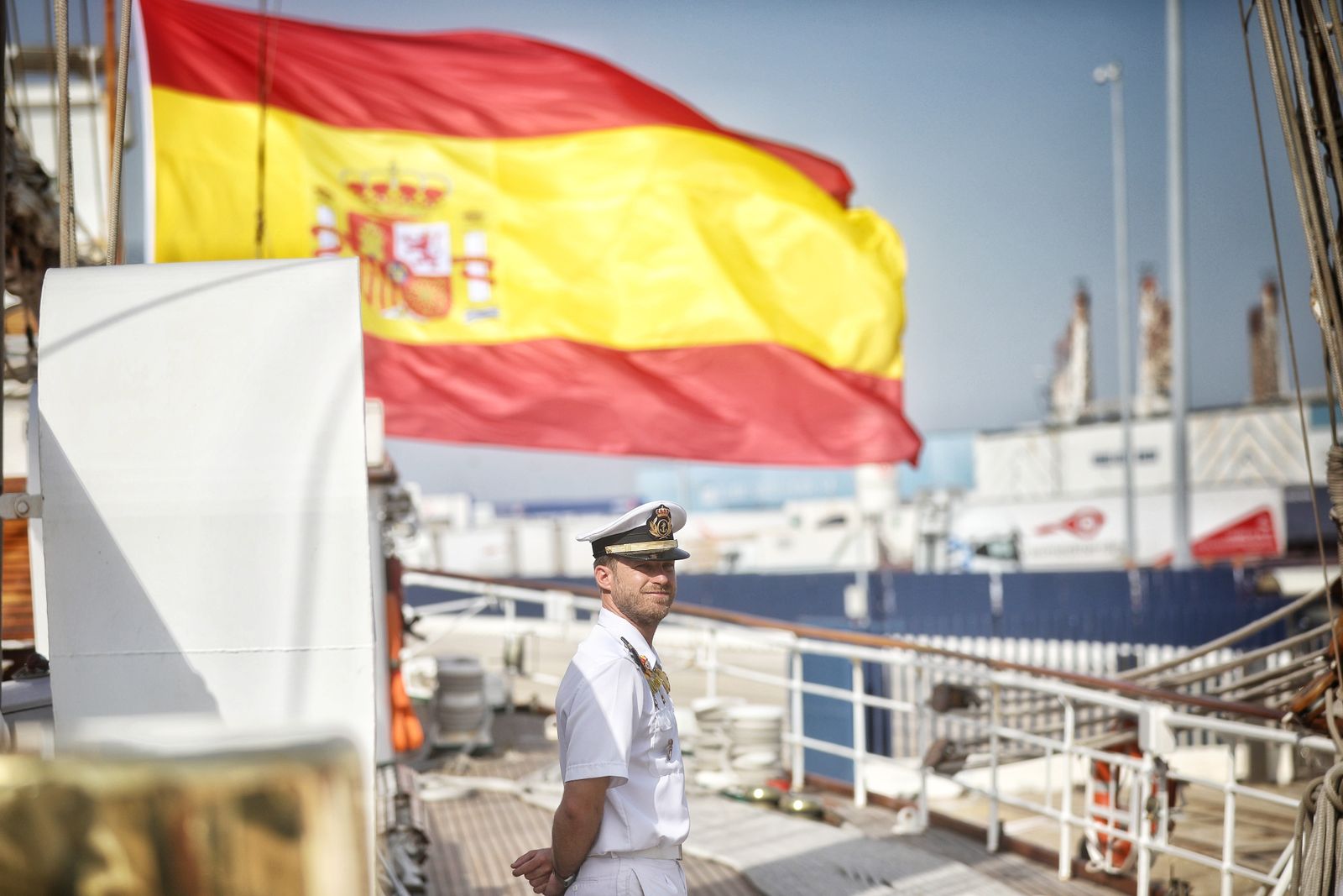 González Byass recibe en el 'Elcano' su Tío Pepe Estrella de los Mares