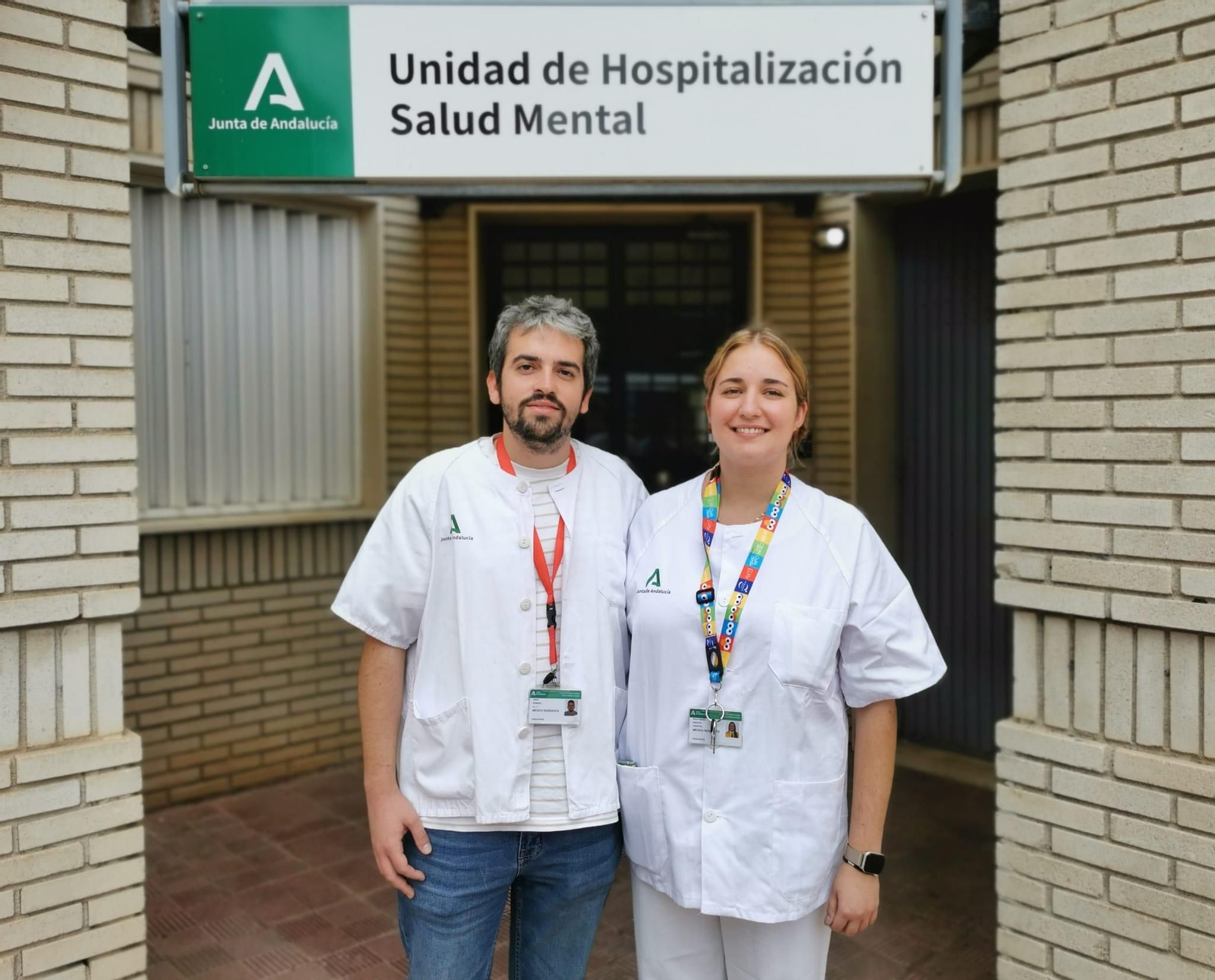 Los dos médicos internos residentes de Psiquiatría del Hospital de Valme, David Romero y Paula María Anguita.