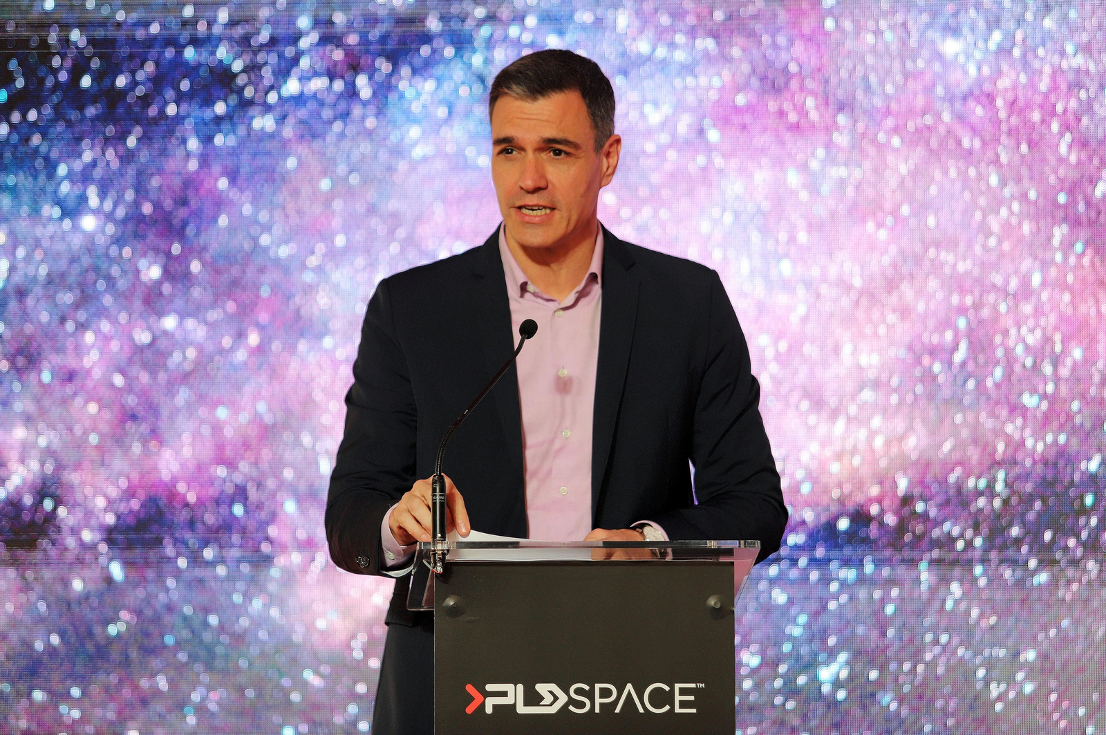 Imágenes de Pedro Sánchez en su visita al cohete Miura en la base espacial en Huelva
