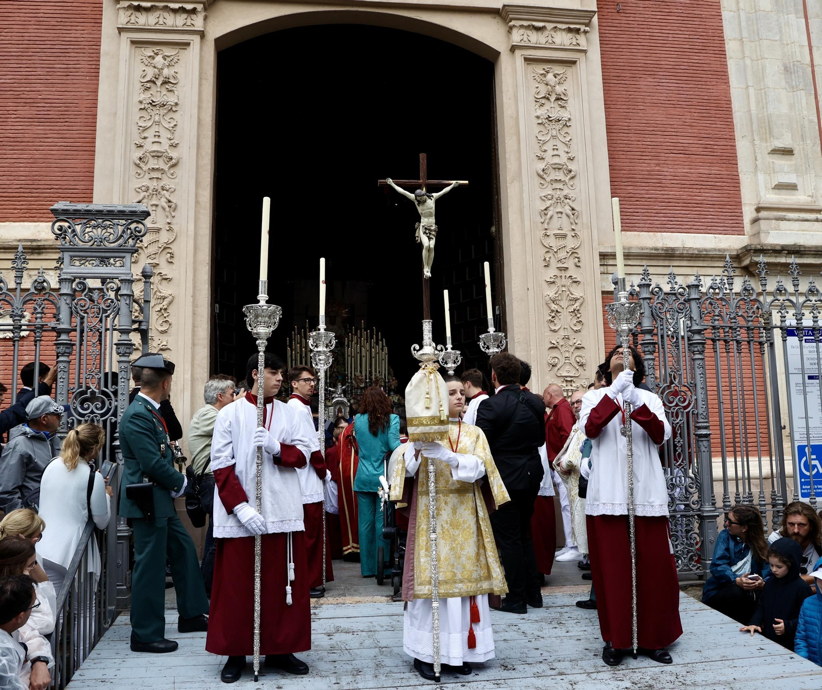 Los Desamparados del Parque Alcosa recorre el centro de Sevilla