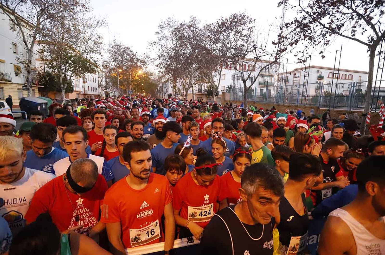 Imágenes de la carrera de San Silvestre en Huelva