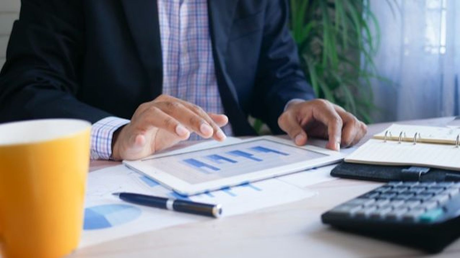 Expansión global de Indra Group en mercados estratégicos del mundo anglosajón, con Ángel Escribano al frente de la presidencia