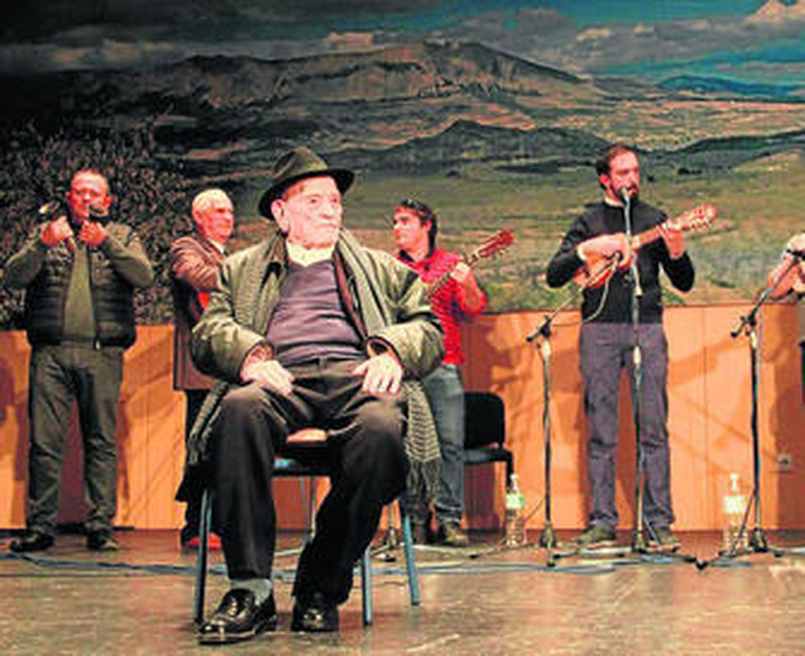 Juan Tudela Piernas, 'Tío Juan Rita' con sus 104 años recibió un gran homenaje en el Encuentro.