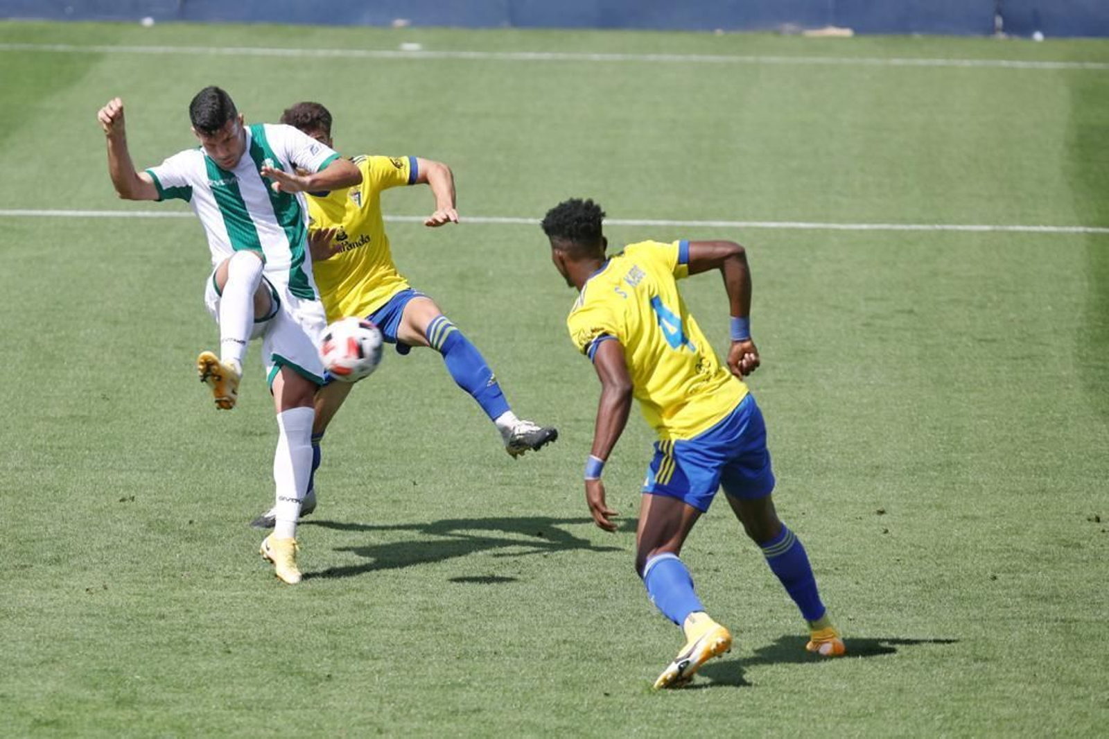 Las imágenes de la derrota del Córdoba CF ante el Cádiz B