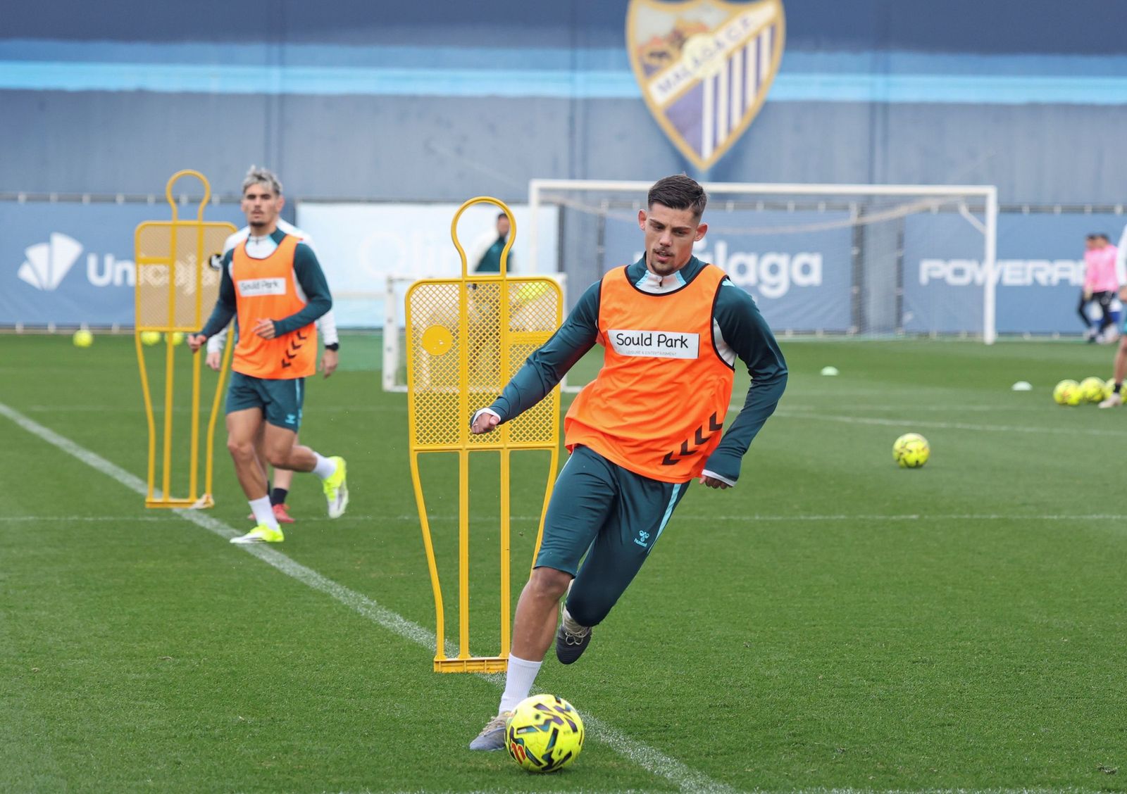 El Málaga CF vuelve al tajo sin Lobete en una semana eterna