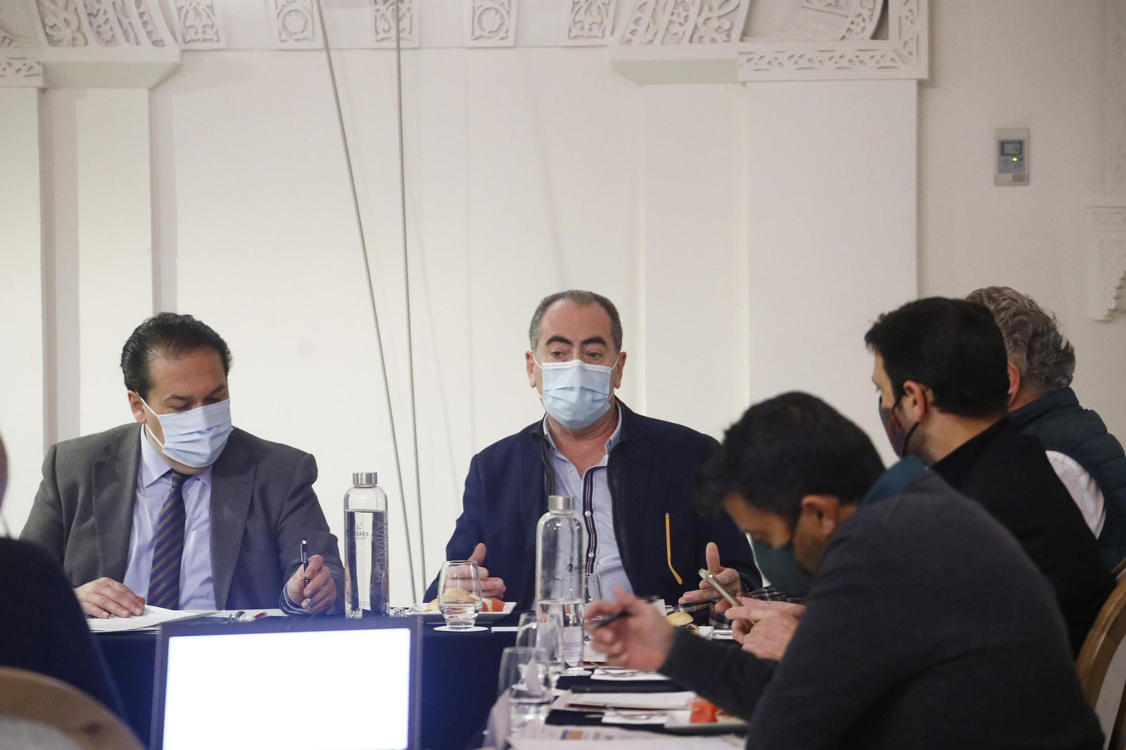 La mesa de redacción de 'el Día' sobre comercio digital, en fotografías