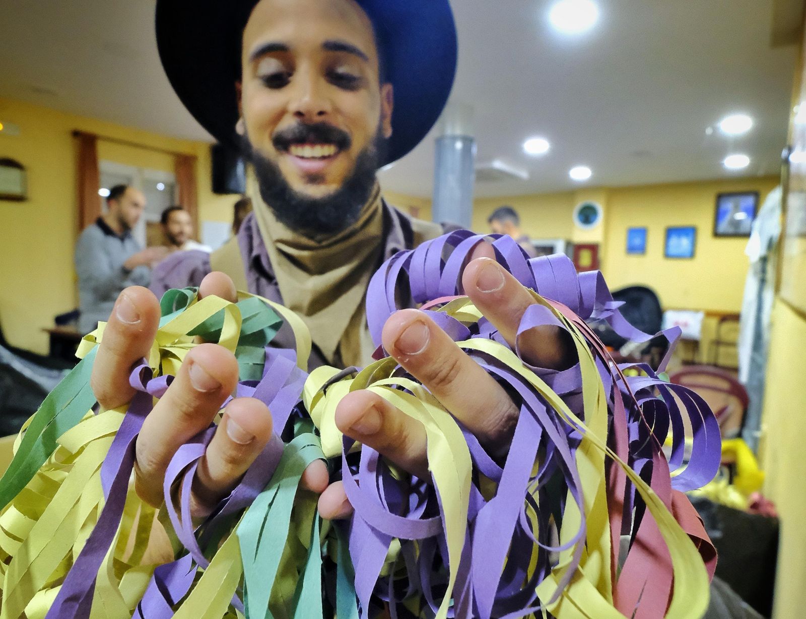 Uno de los buscadores de oro de la comparsa de Fran Quintana.