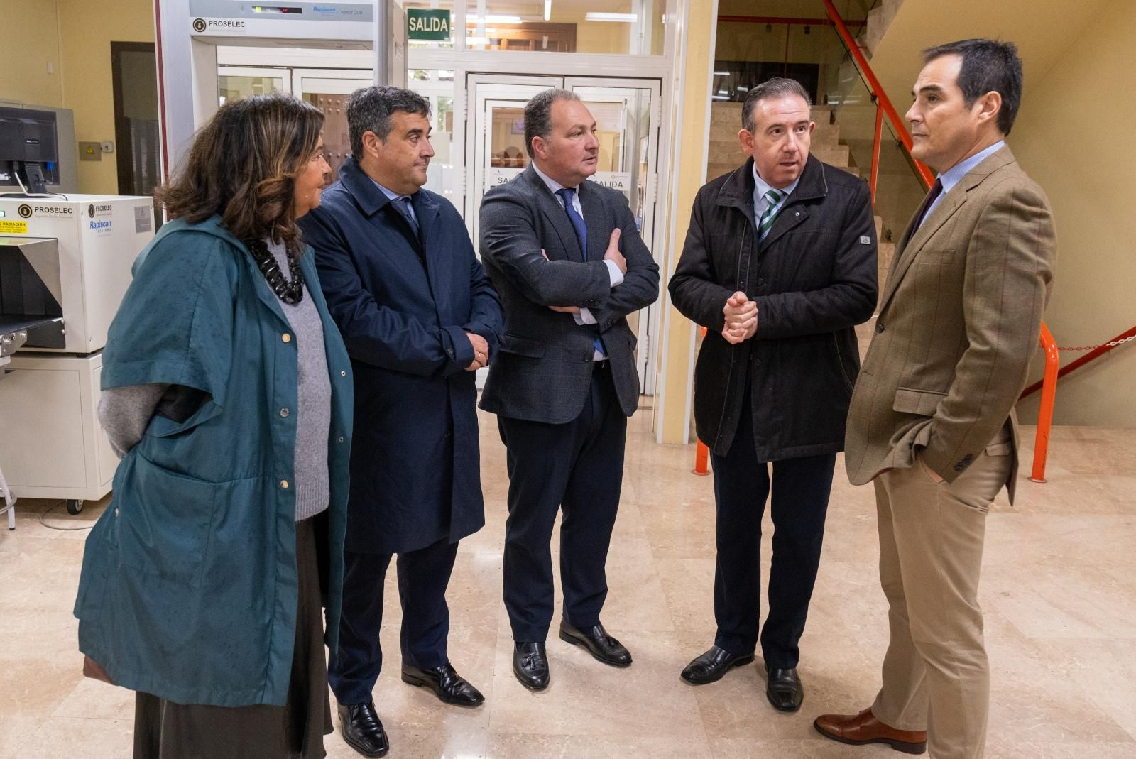 Visita de presidente de la Diputación de Huelva, David Toscano; el consejero de Justicia, Administración Local y Función Pública, José Antonio Nieto; y el alcalde, Manuel Guerra, a la sede comarcal de la institución pronvicial en Aracena