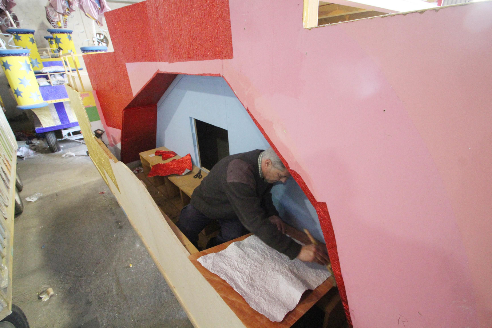 Preparativos de la Cabalgata de Reyes Magos.