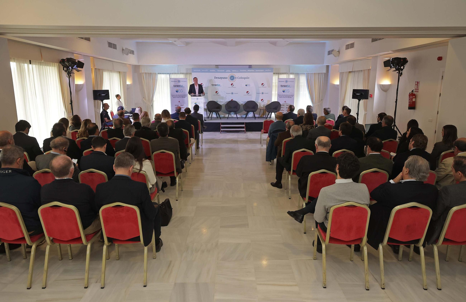 Fotos del Desayuno coloquio Nuevos retos del almacenamiento en la era de la bioenergía en Los Barrios y el Campo de Gibraltar de Europa Sur y Olivia Energy Group