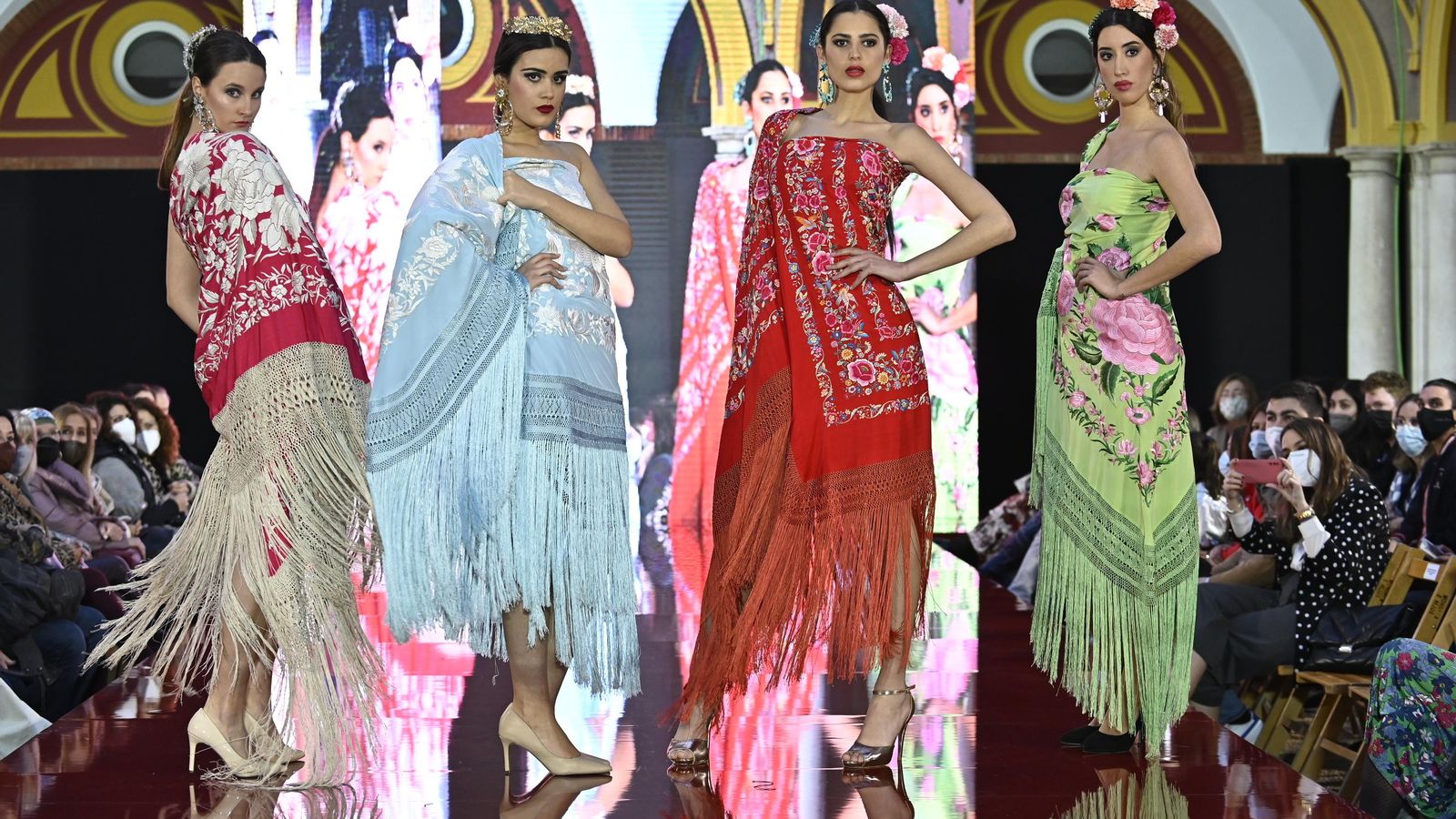 El desfile de Ángeles Espinar y Maite Cárdenas en Pasarela Huelva Flamenca 2022, todas las fotos