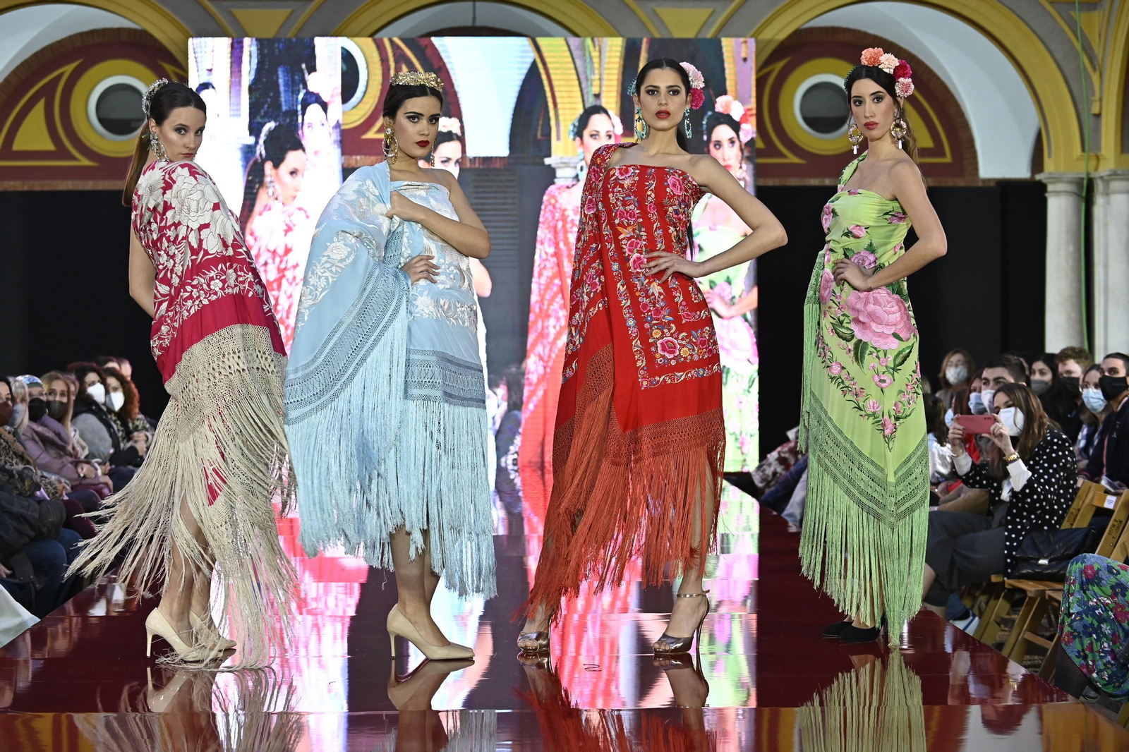 El desfile de Ángeles Espinar y Maite Cárdenas en Pasarela Huelva Flamenca 2022, todas las fotos