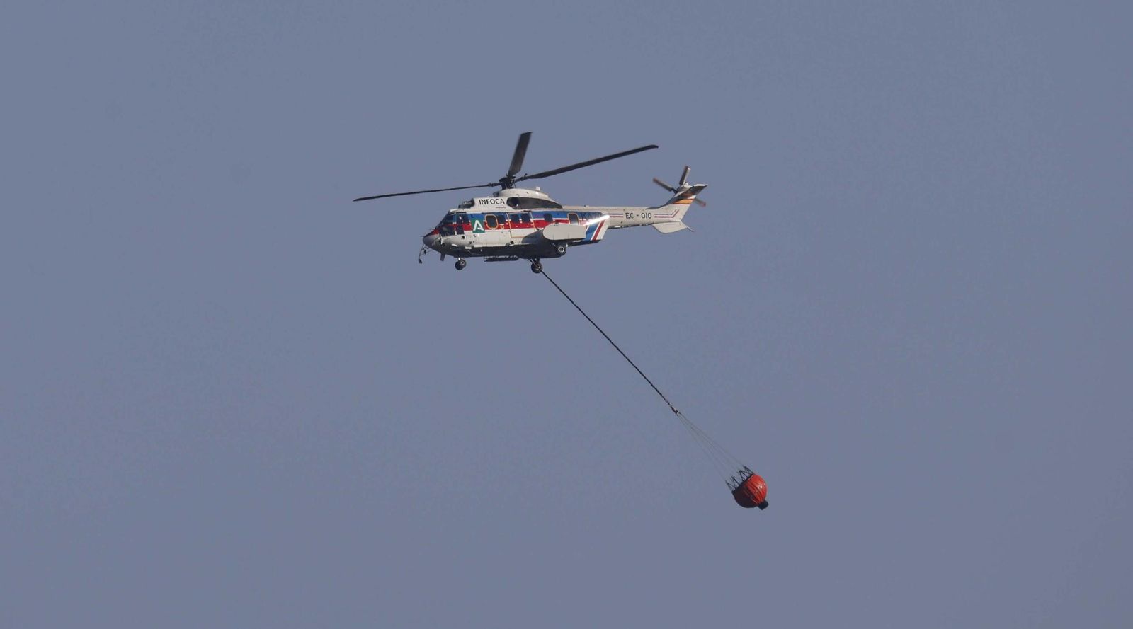 Las fotos del incendio forestal entre las Pantallas y Marchenilla, en Algeciras