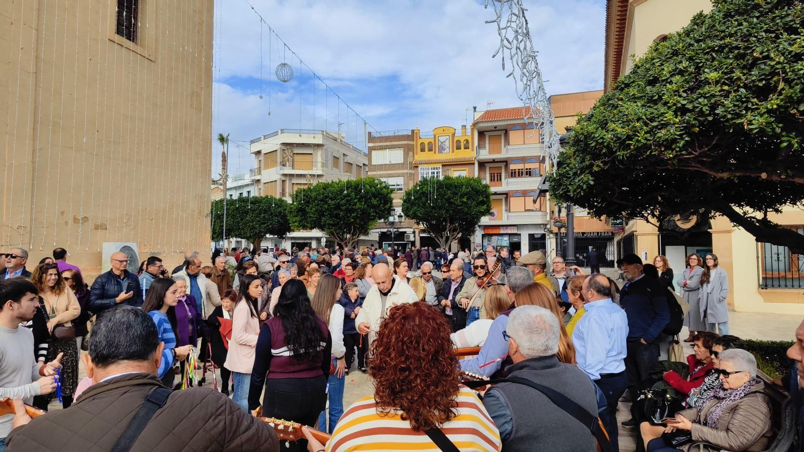 Las cuadrillas llenaron las calles de Huércal-Overa de baile, fiesta y diversión