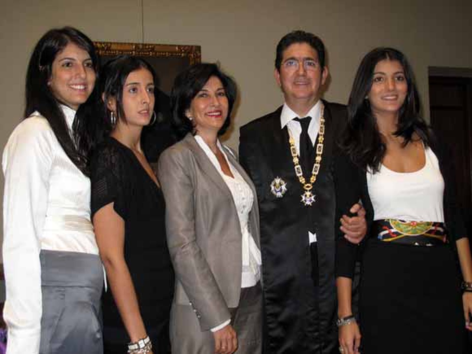 Imponen la Cruz de San Raimundo a José Joaquín Gallardo, decano del Colegio de Abogados de Sevilla