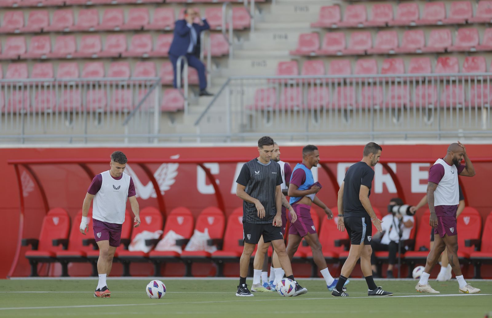 Las fotos del primer entrenamiento de Diego Alonso como entrenador del Sevilla FC