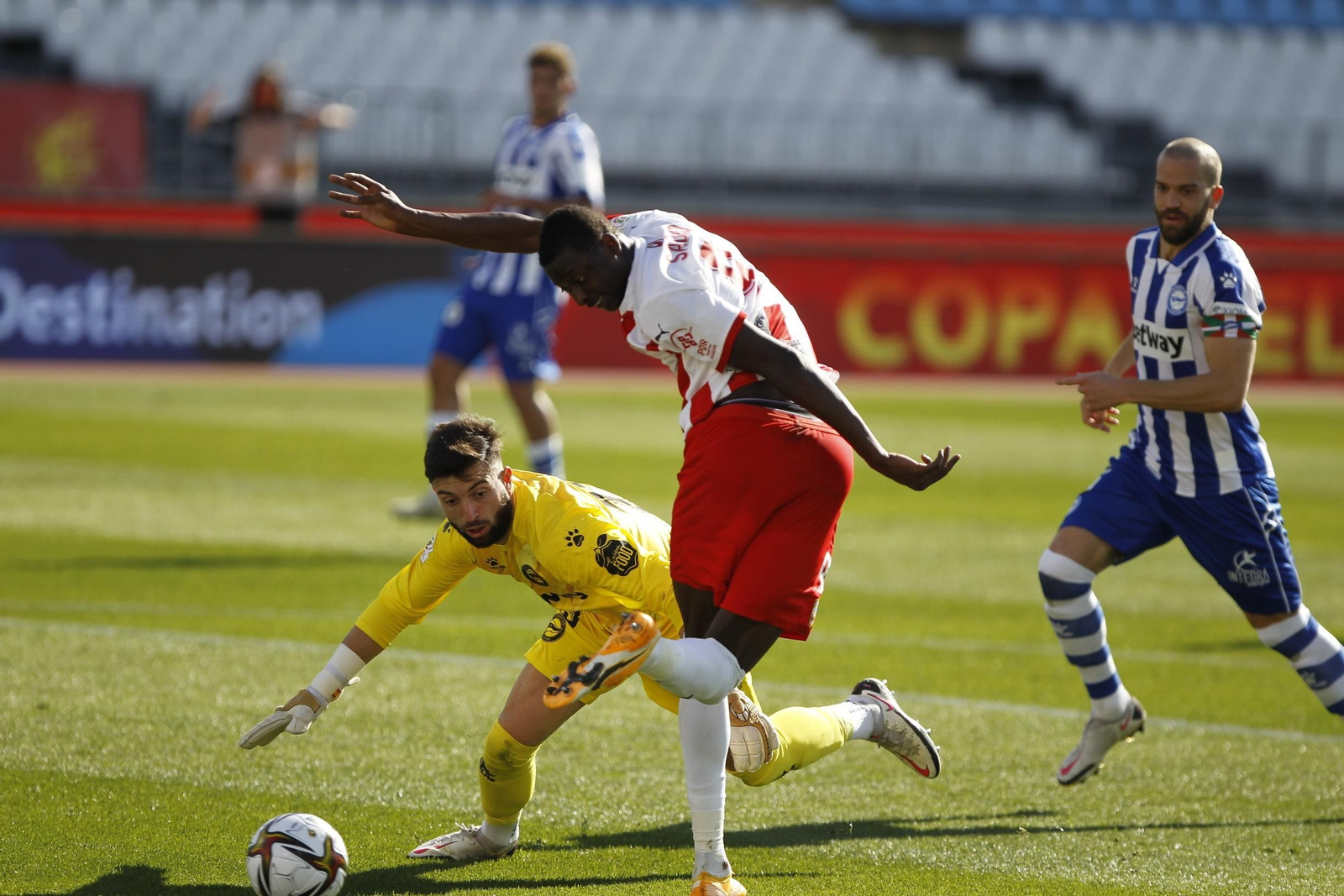 Sadiq marca de espuela el 3-0 ante la mirada de Sivera y Laguardia