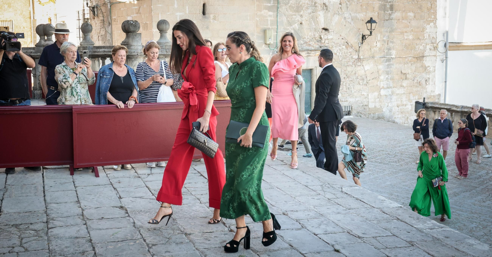 Imágenes de los asistentes a la boda de Ana Cristina Portillo Domecq en la Catedral de Jerez Imágenes de los asistentes a la boda de Ana Cristina Portillo Domecq en la Catedral de Jerez