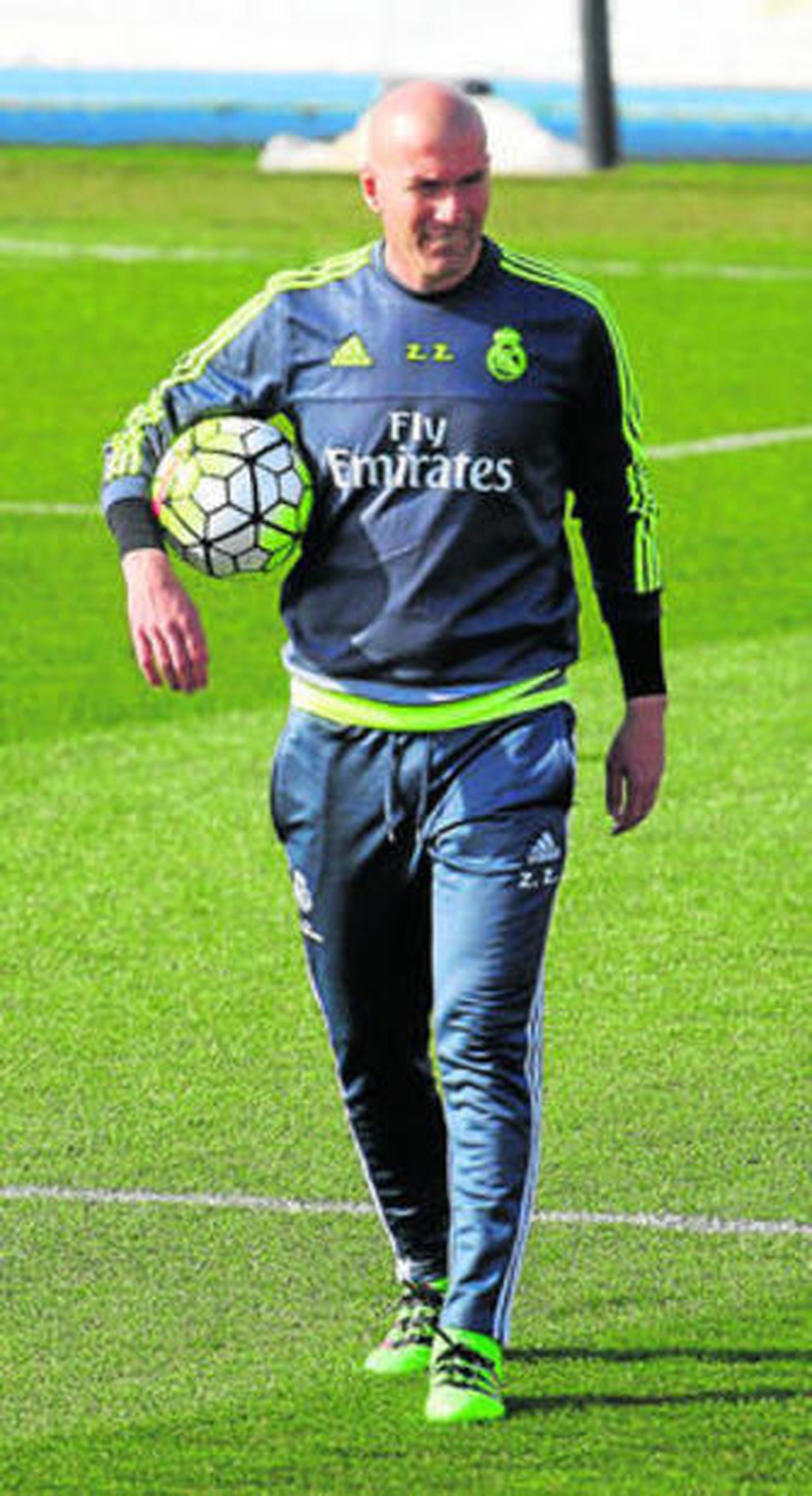 Zinedine Zidane, entrenador del Real Madrid, ayer en Valdebebas.