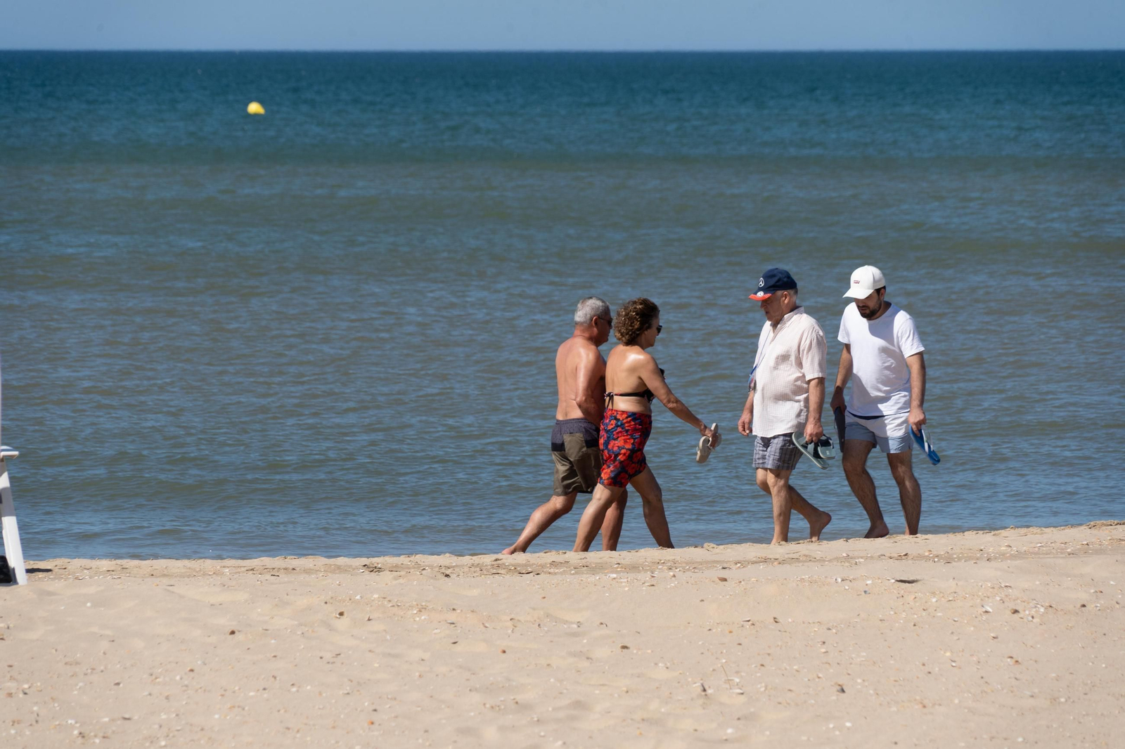 La Playa de la Bota este domingo, soleada, viva&nbsp;y&nbsp;con&nbsp;brisa