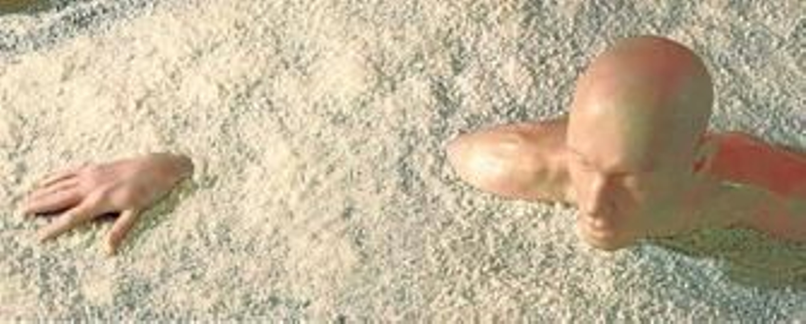 1. Una de las esculturas de Ángela Lergo, dentro de la muestra 'Searching' 2. Acrílico sobre tela del pintor cubano José Emilio Fuentes Fonseca, quien participa en la exposición 'Entremundos.5'. 3. Salida del armario, del artista Antonio Gómez, dentro de su exposición 'Sumo y sigo'. 4. Otra de las obras de Antonio Gómez, 'Celebración de mi 57 cumpleaños'. 5. Jardín de suplicio, de Marina Rodríguez Vargas. 6. Una de las obras  de la sevillana 'Yasmine'.