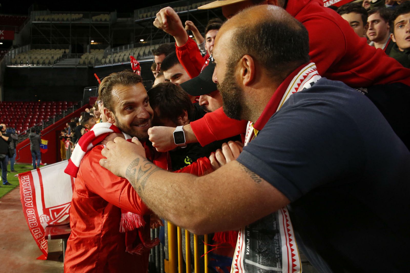 Fotos: la afición 'bendice' al Granada CF en Los Cármenes antes del partido de Copa