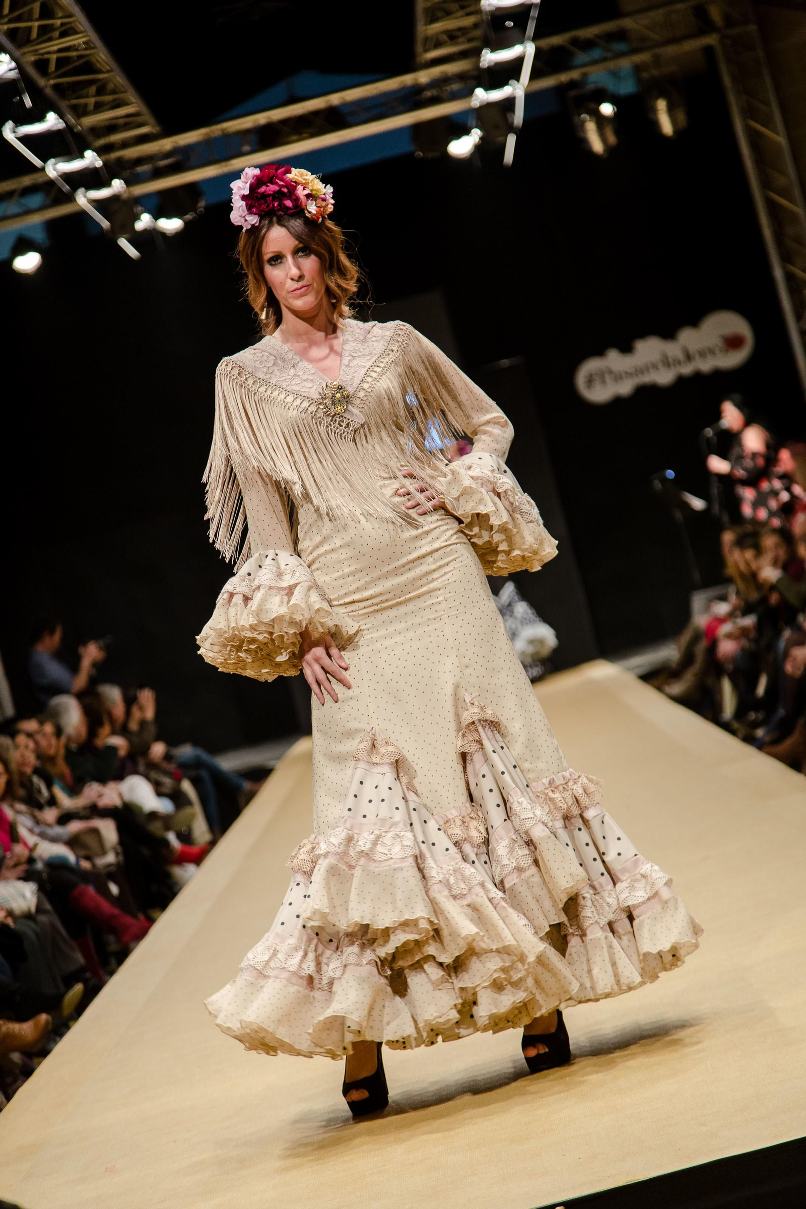 El desfile de Faly, de la Feria al Rocío, de Macarena Beato, en imágenes