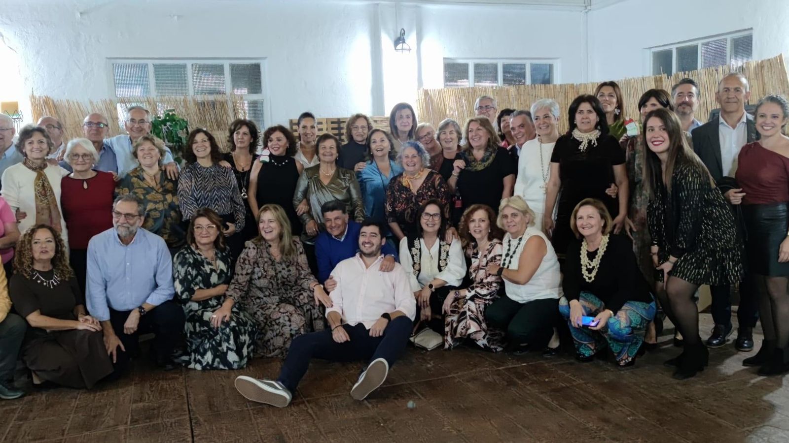 Compañeros del centro de salud Rodríguez Arias, en San Fernando, durante la despedida celebrada por la jubilación de seis compañeros