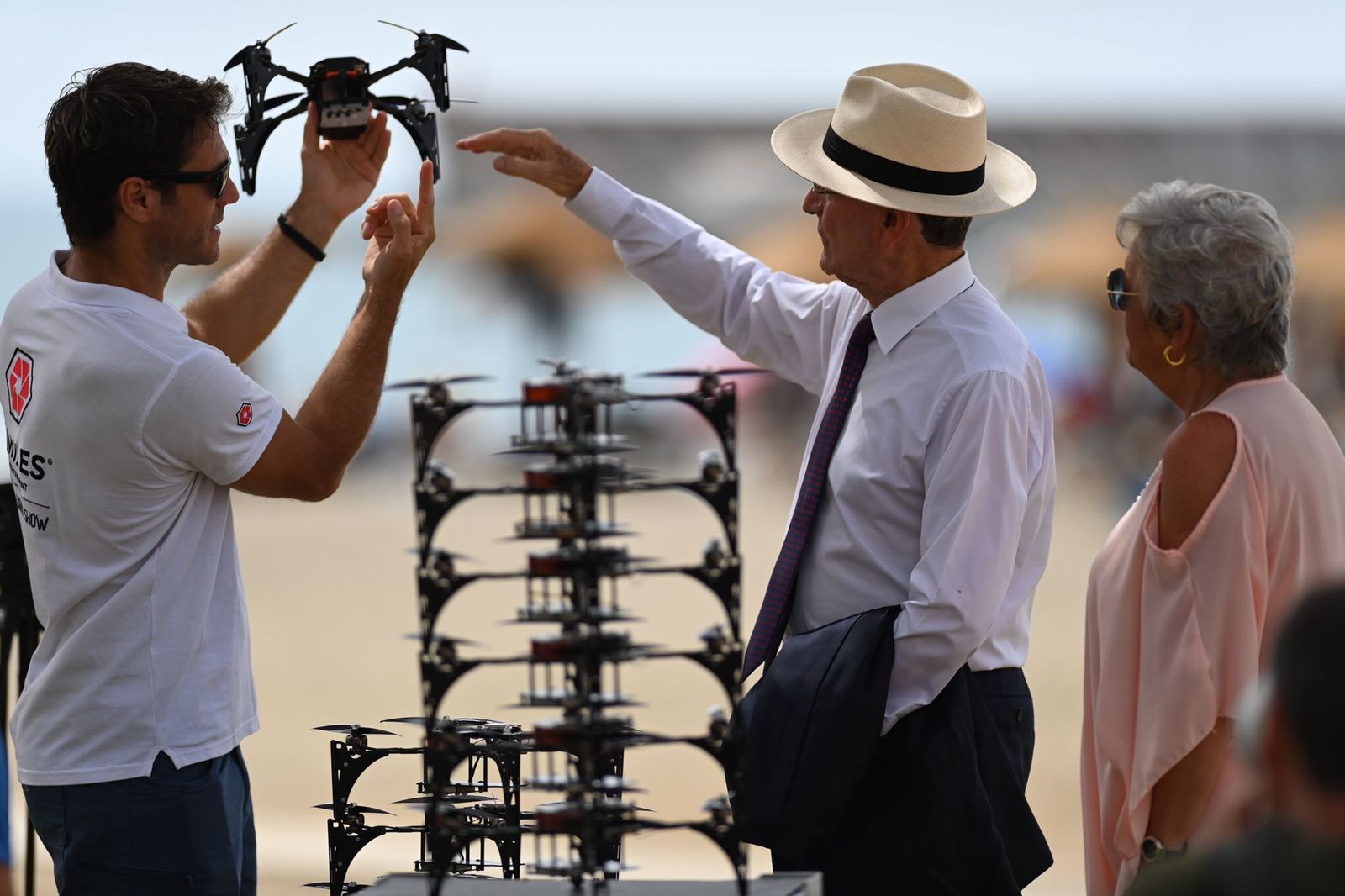 Así son los drones con los que Málaga inicia esta noche su Feria (fotos)