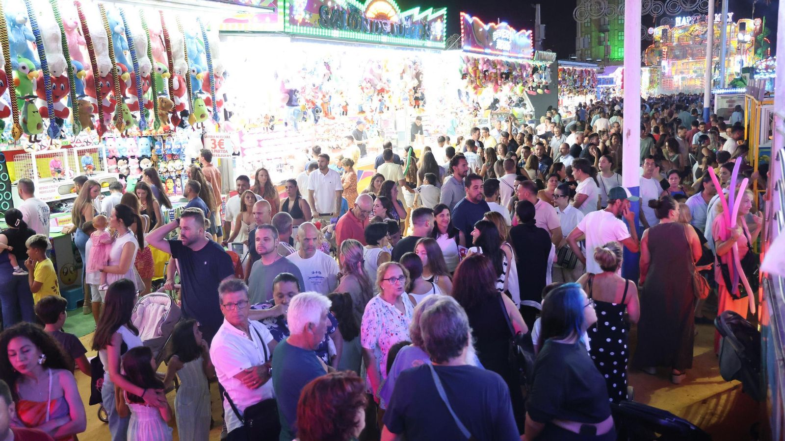 Gran afluencia de personas este martes en el recinto colombino.