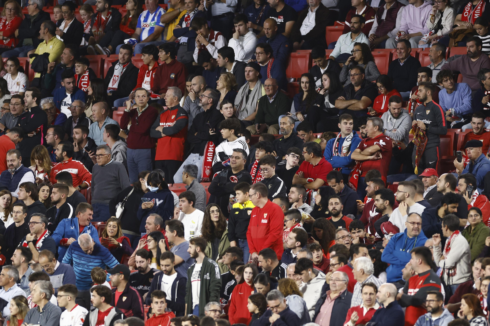 Búscate en las fotos del Sevilla FC-Real Sociedad
