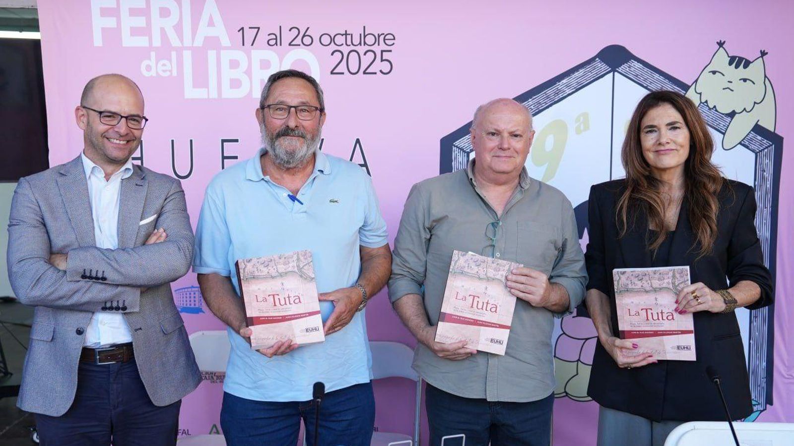 Acto de presentación de la obra en la Feria del Libro de Huelva el pasado lunes.