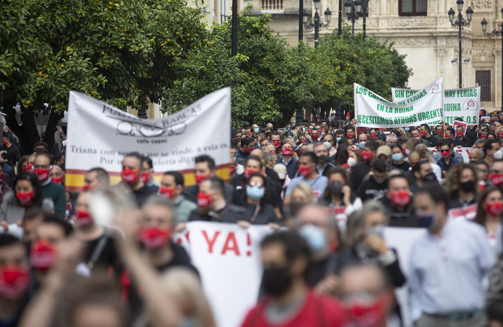 La manifestación de los hosteleros de Sevilla, en imágenes