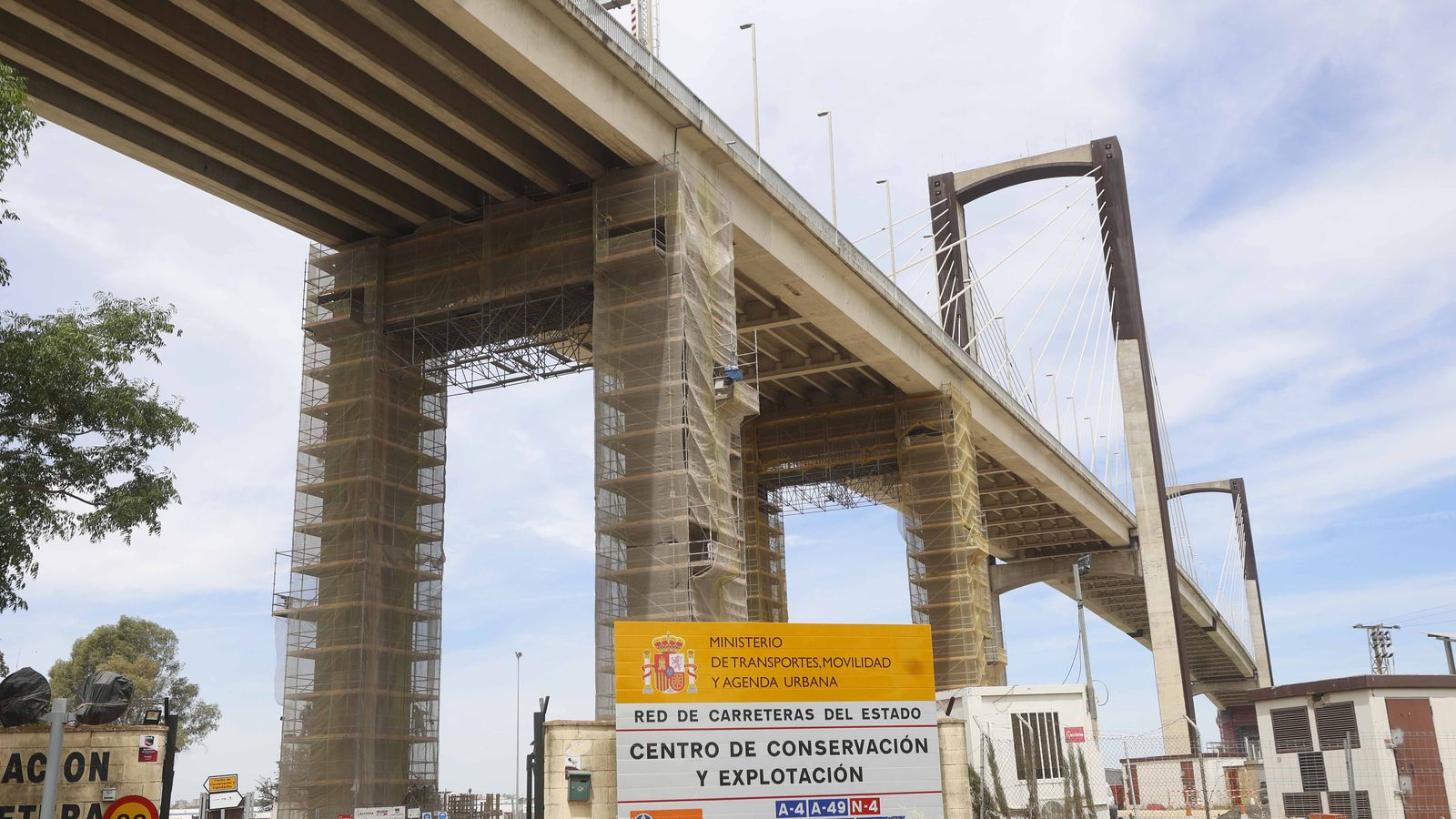 Otra vista de la obra del puente del Centenario.