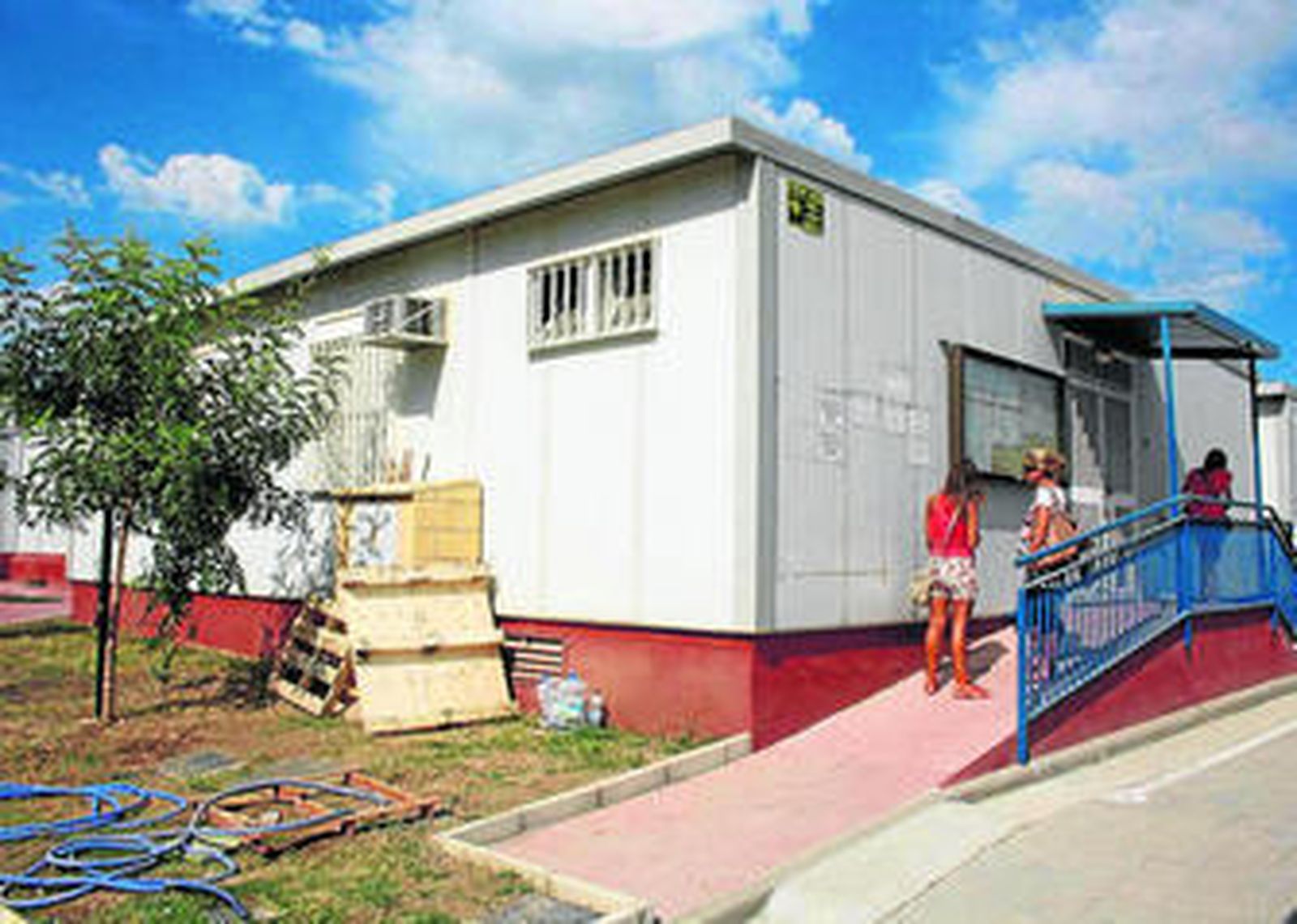 Aulas temporales que conforman el colegio Nuevo Las Lagunas de Mijas, que aún no tiene edificio propio.