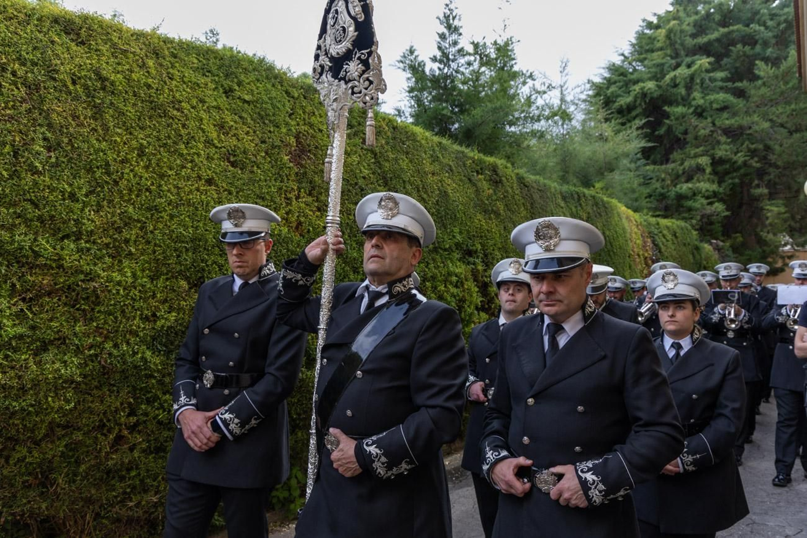 La temida lluvia impide el desarrollo normal de este Martes Santo