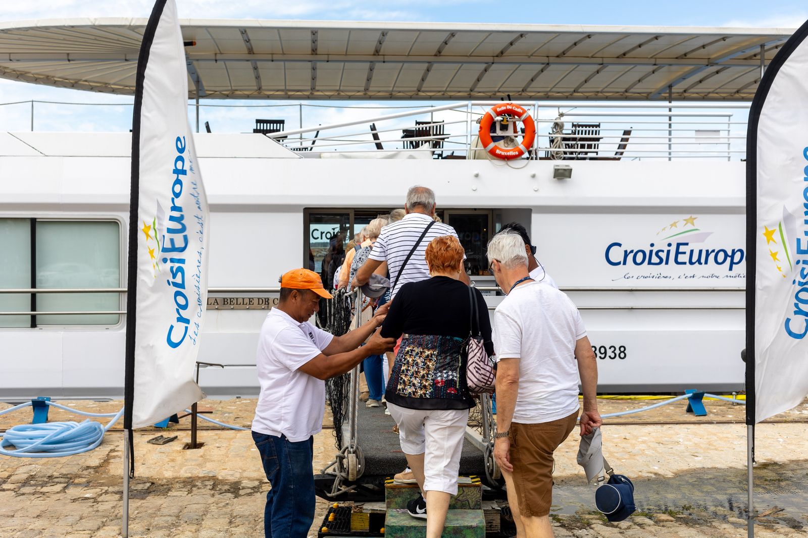 Las impresionantes imágenes del buque La Belle de Cadix en el Puerto de Huelva