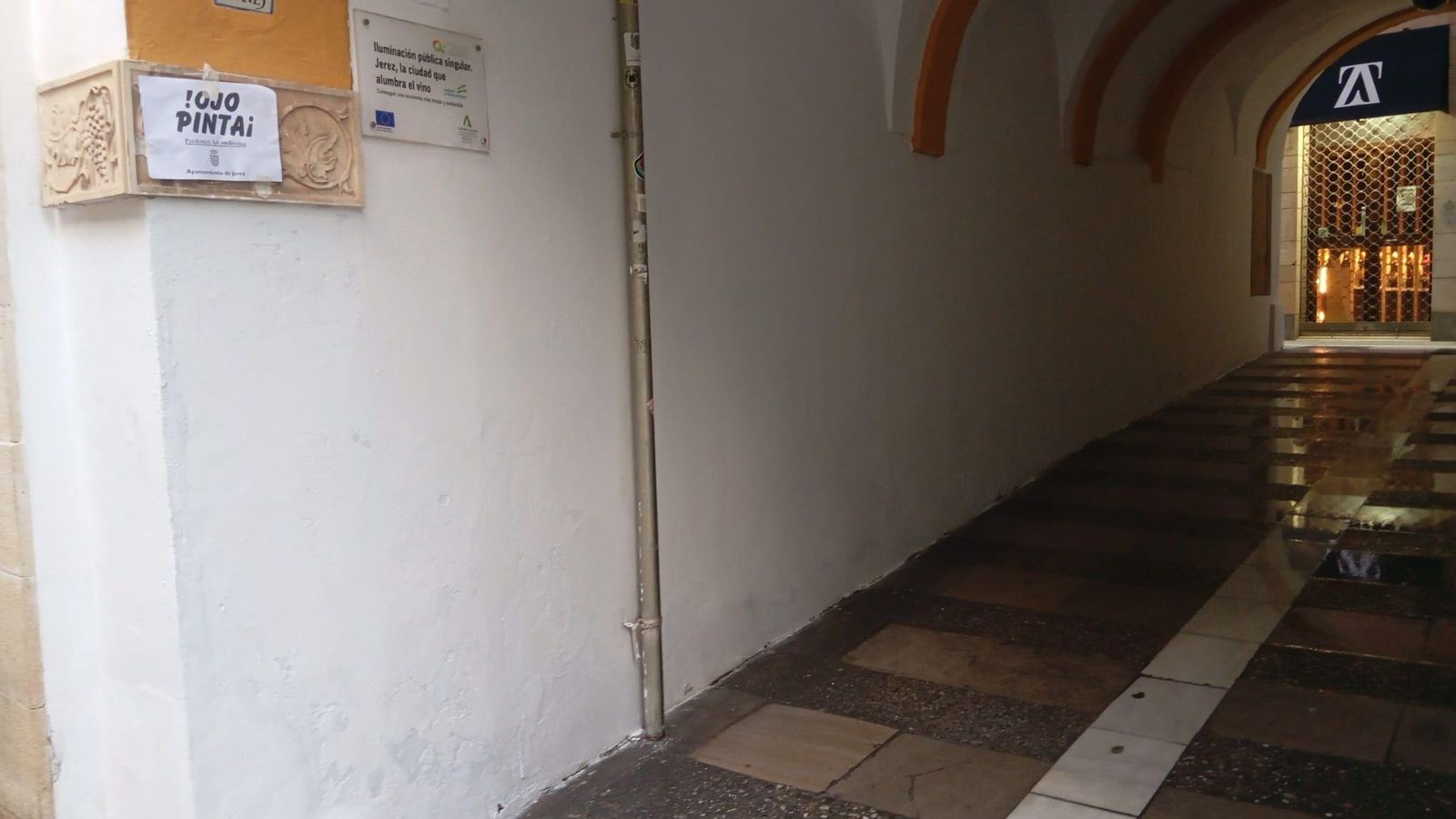 Calle Cuatro Juanes, en el centro de Jerez, tras la intervención municipal. Calle Cuatro Juanes, en el centro de Jerez, tras la intervención municipal.