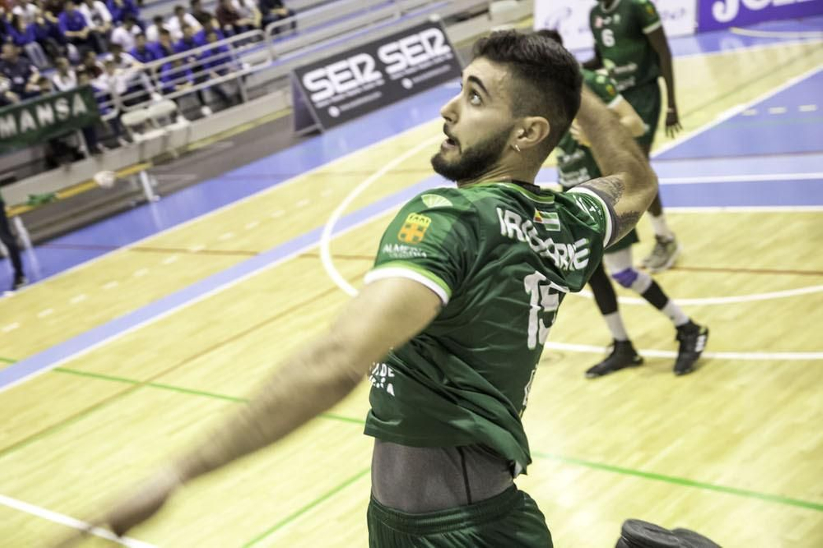 El caballo Iribarne se mantiene al trote deseando galopar