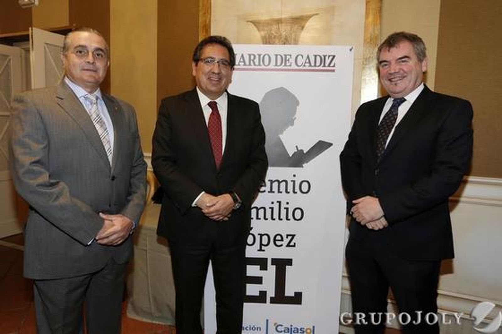 Los presidentes de Ascoga (Antonio Procopio), Fundación Cajasol (Antonio Pulido) y del Cádiz CF (Manuel Vizcaíno).

Foto: Julio Gonzalez-Joaquin Pino-Fito Carreto