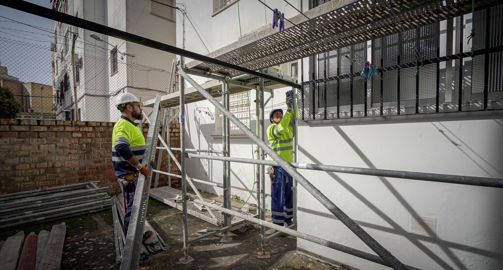 Icovesa, una barriada de Jerez "en la UCI"