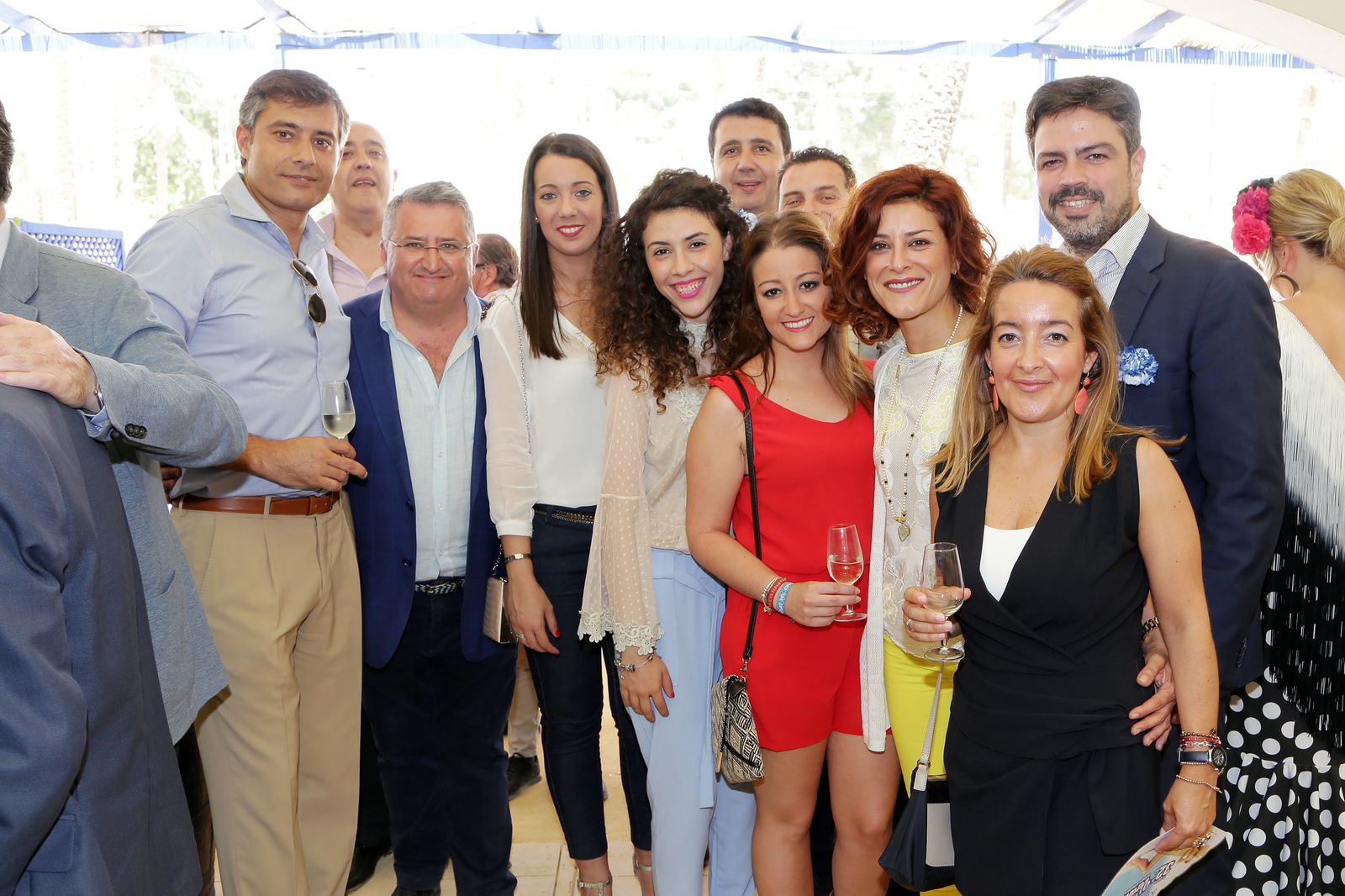 Trabajadores de la Inmobiliaria Míster Casa acompañados de algunos amigos.