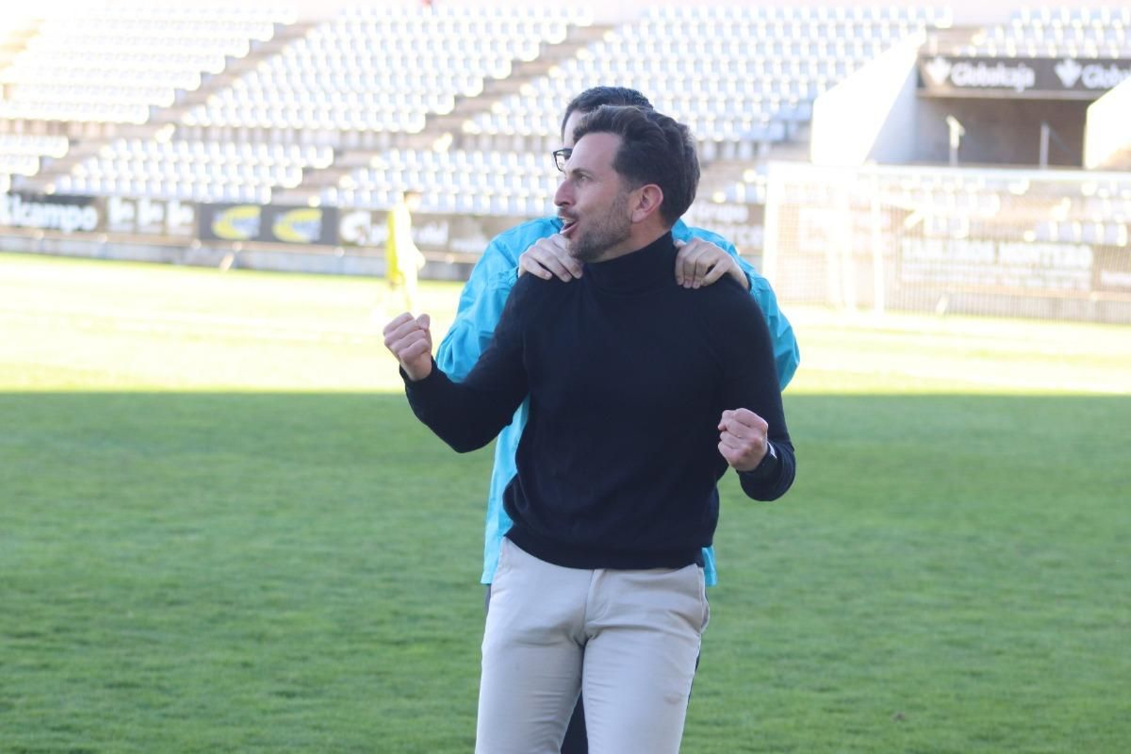 El técnico almeriense celebra un gol desde la banda durante un encuentro de su etapa en el banquillo del Conquense.