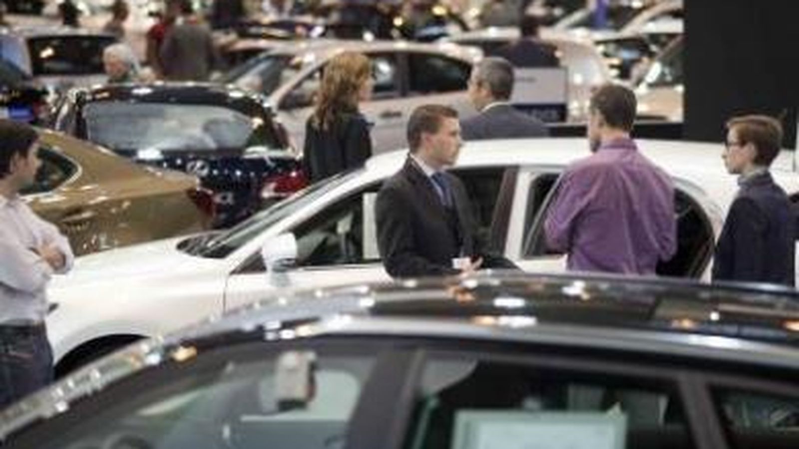 Las patronales de distribución y venta de vehículos se unen en la defensa de los concesionarios afectados.