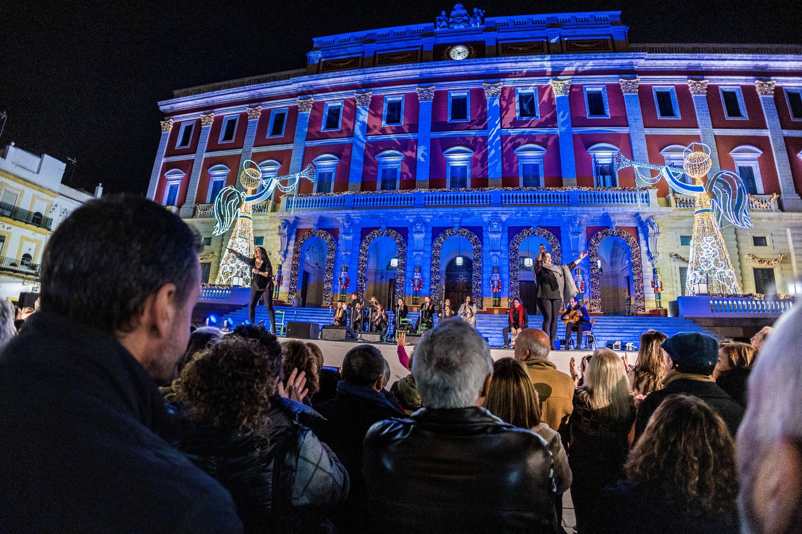 Doble sesión de zambombas navideñas en la plaza del Rey de San Fernando