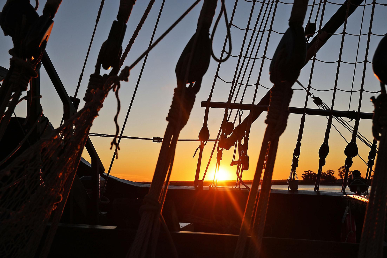 Imágenes de la Nao Victoria en el muelle de Levante