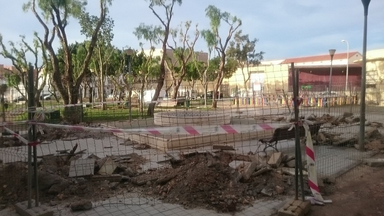 Comienzan los trabajos en el parque de Los Molinos.