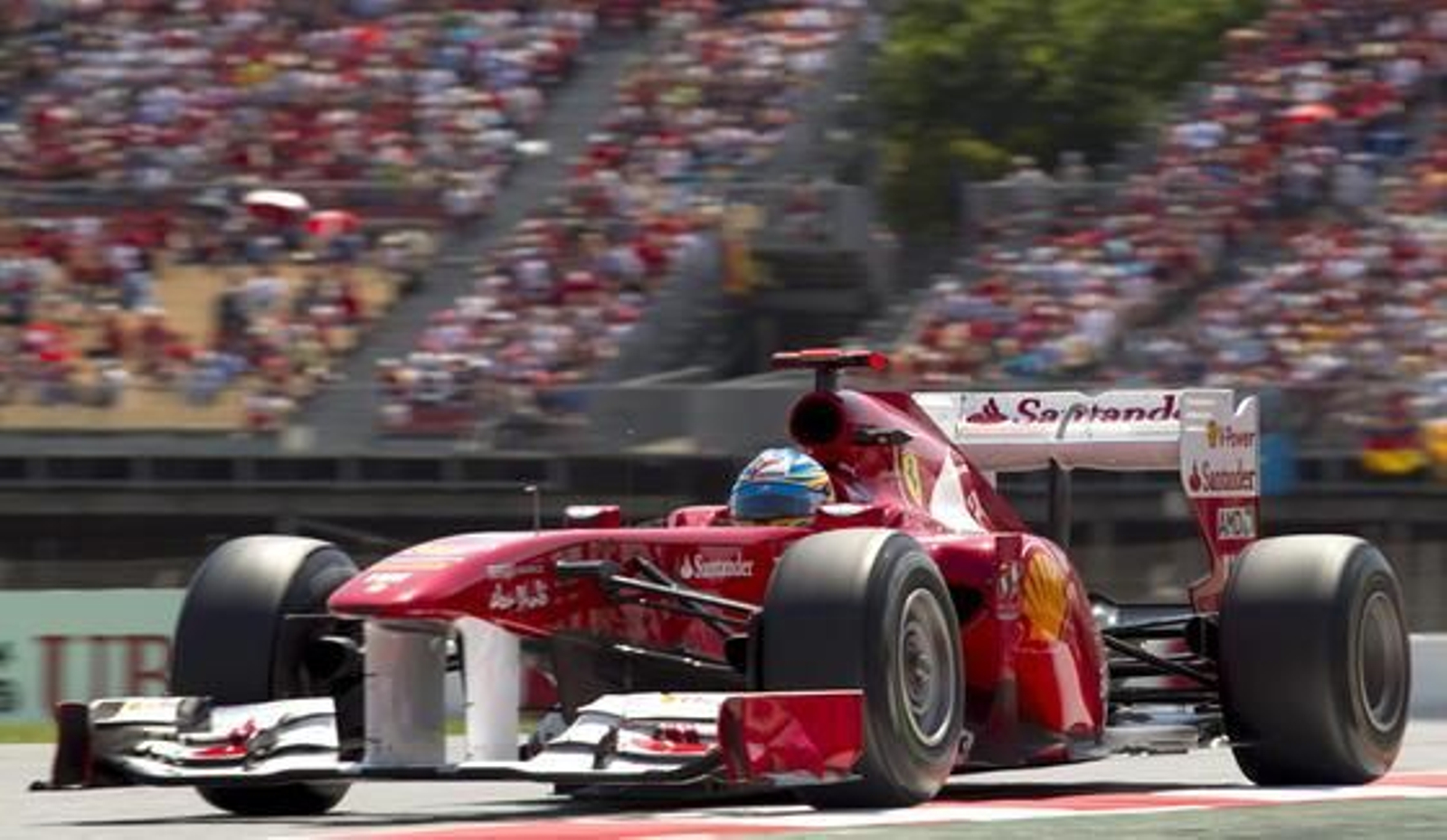 Vettel vuelve a ganar en Montmeló. Alonso acaba quinto.

Foto: EFE